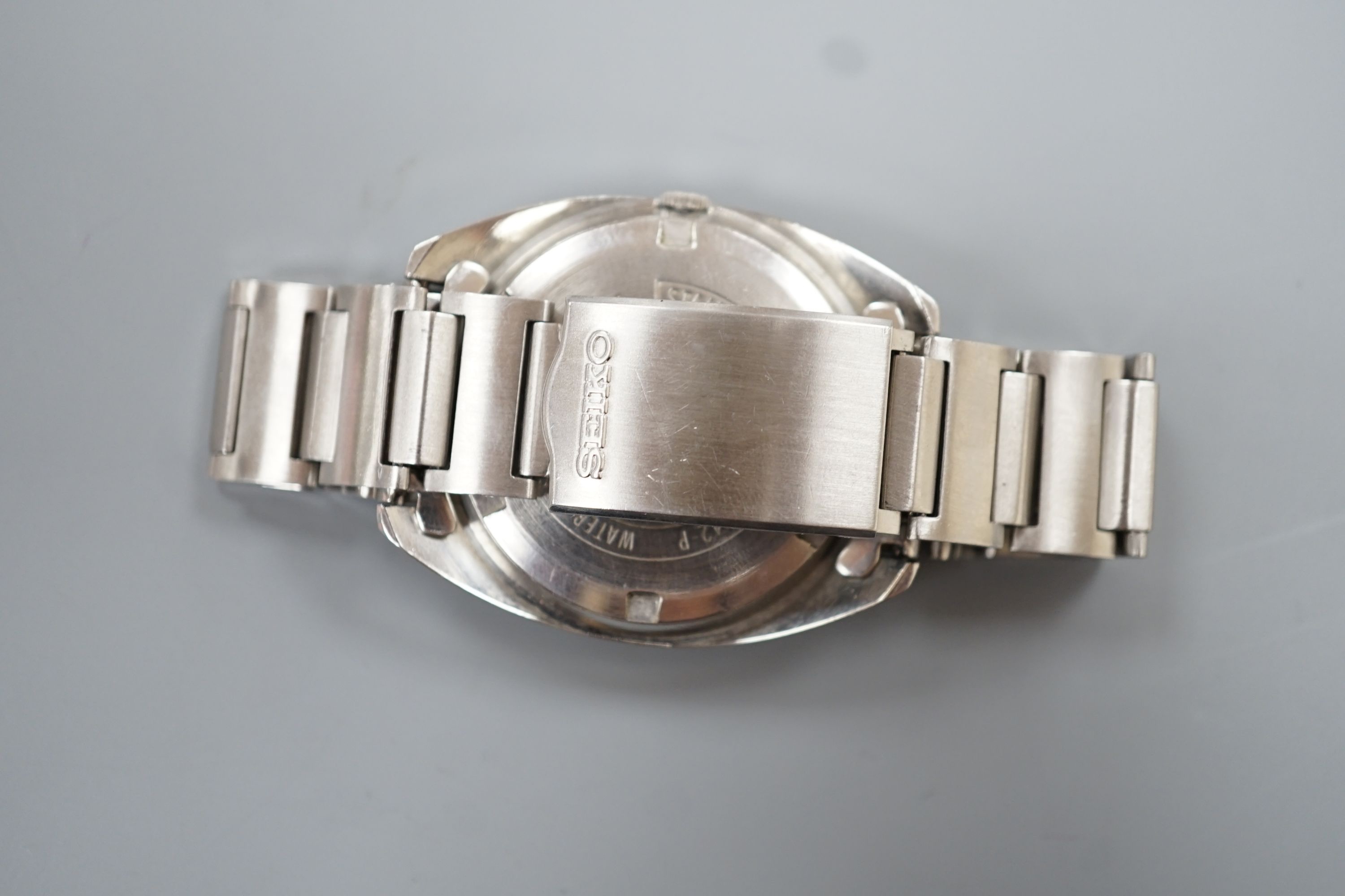 A gentleman's 1970's stainless steel Seiko automatic wrist watch, no box or papers.
